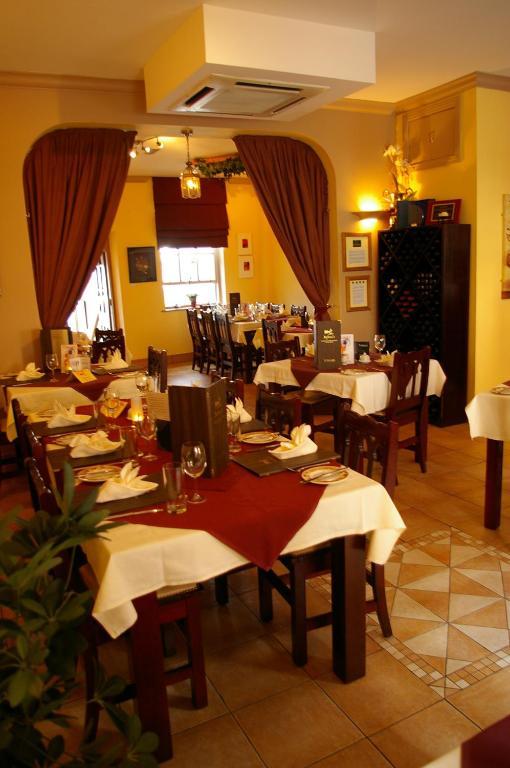 Befani'S Mediterranean Restaurant & Townhouse Clonmel Dış mekan fotoğraf